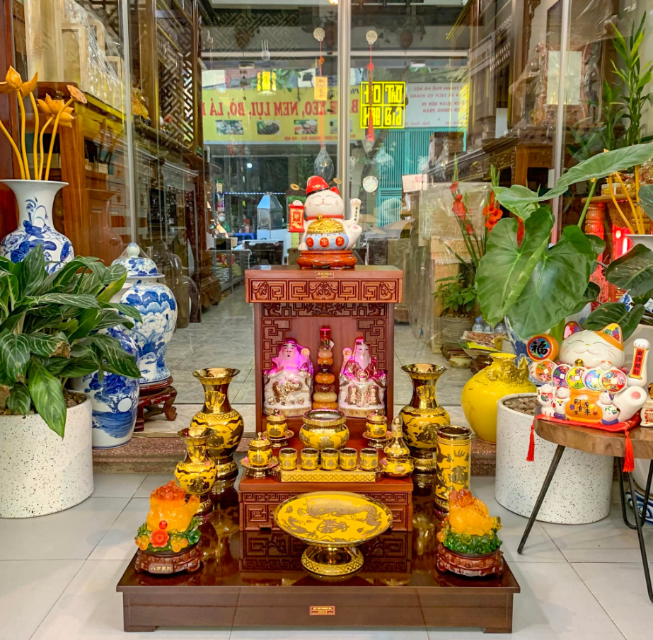 Vậy có nên thờ tỏi trên bàn thờ Thần Tài Thổ Địa không